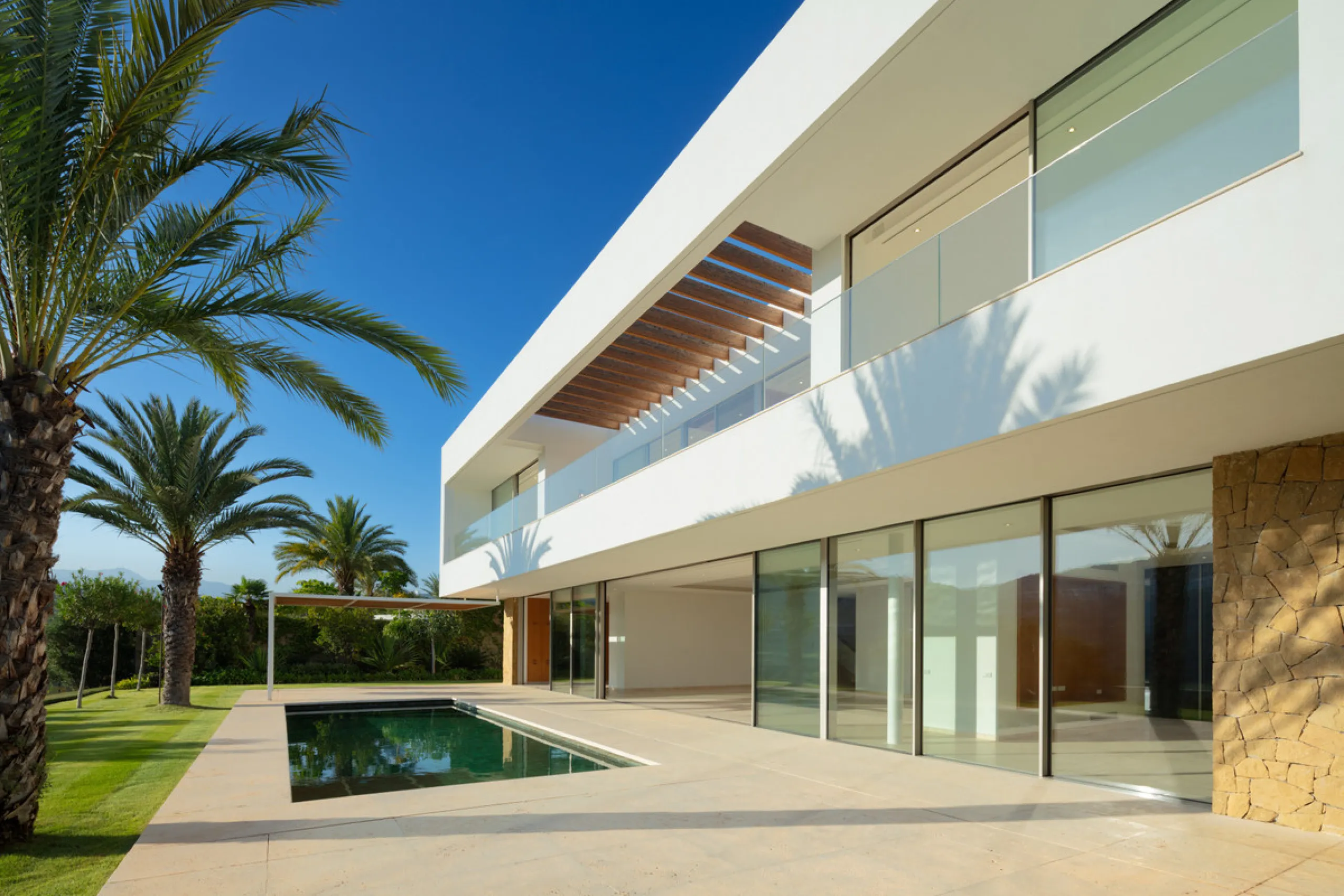 House - Detached Villa в продаже в Casares, Málaga. В доме 5 спален и 7 ванных комнат. Площадь дома 713 м². Площадь участка 1888 м²