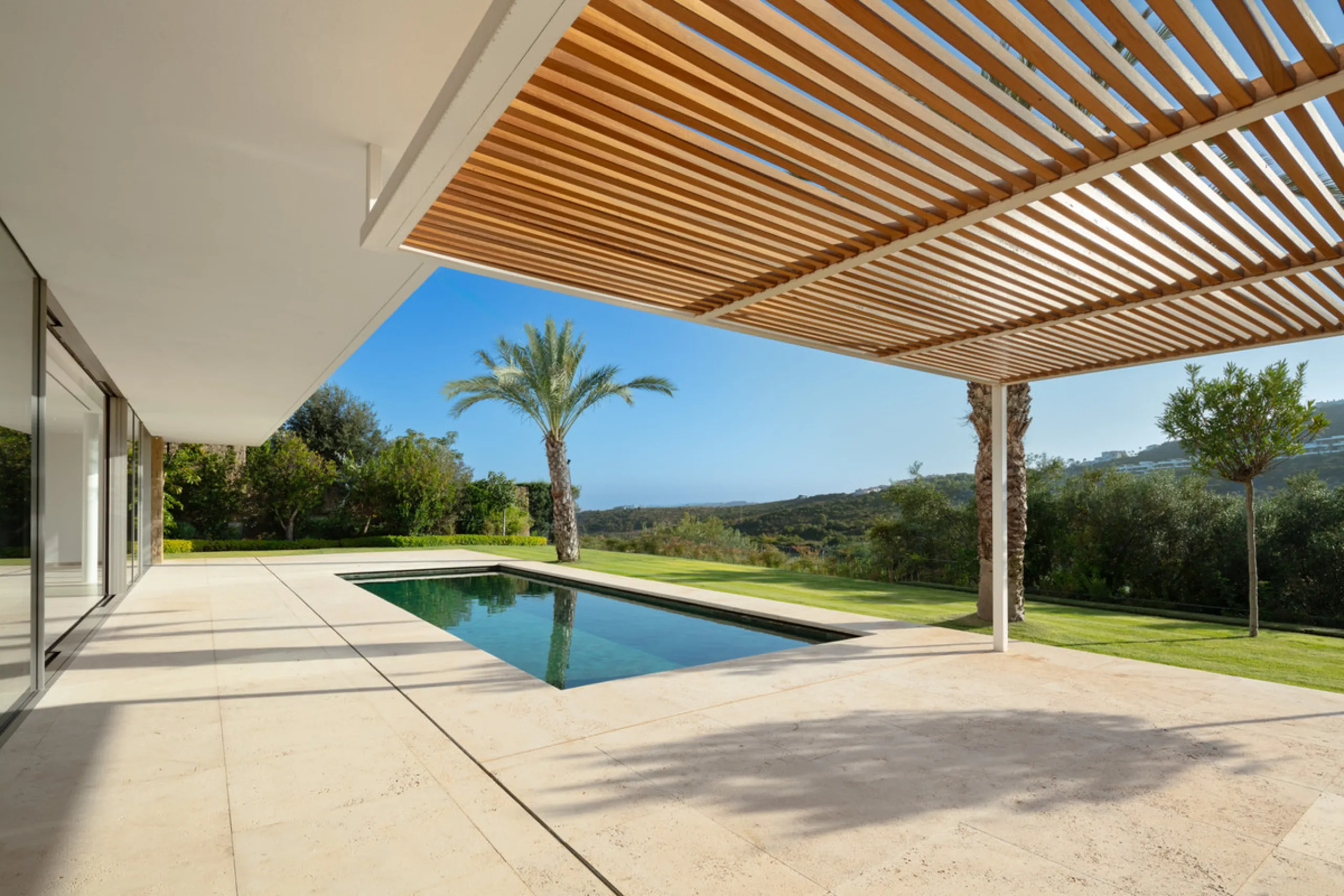 House - Detached Villa в продаже в Casares, Málaga. В доме 5 спален и 7 ванных комнат. Площадь дома 713 м². Площадь участка 1888 м²