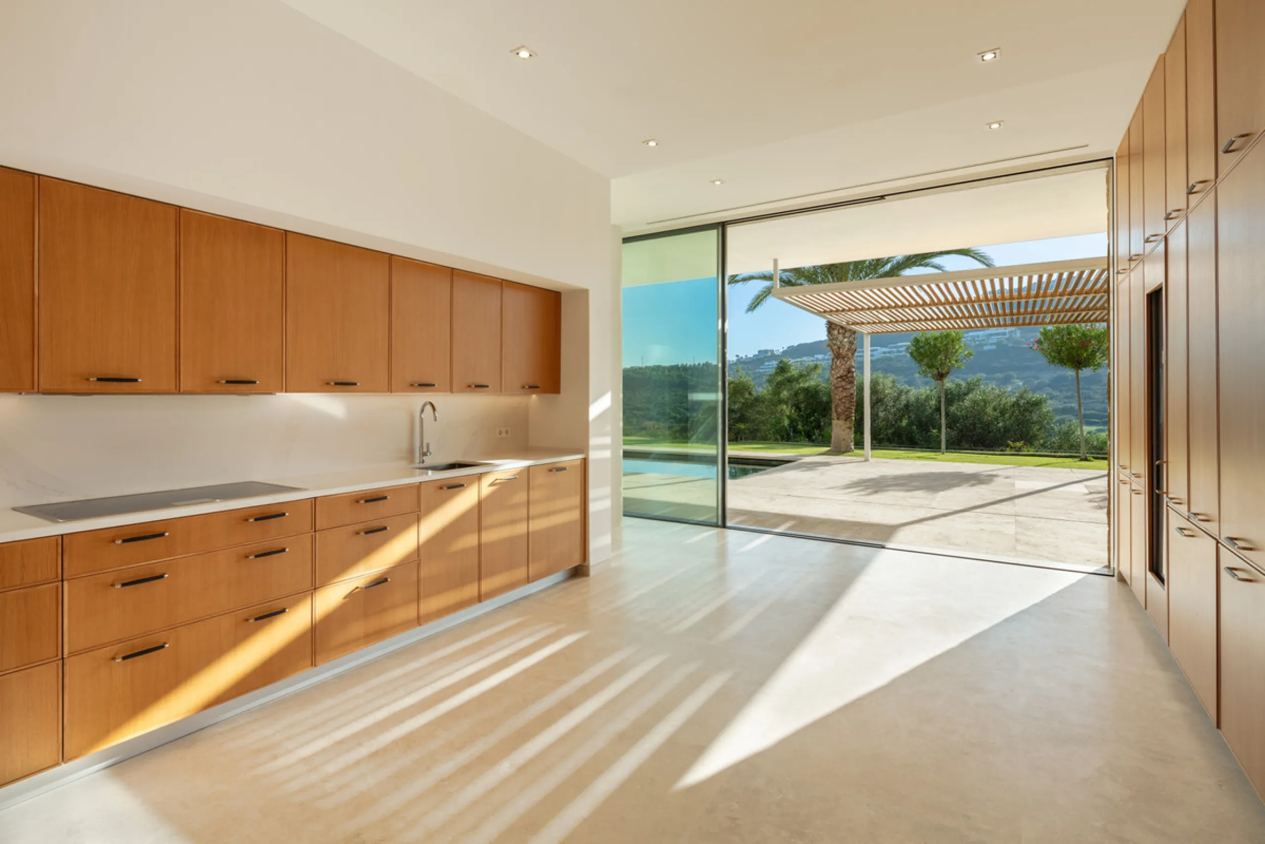 House - Detached Villa в продаже в Casares, Málaga. В доме 5 спален и 7 ванных комнат. Площадь дома 713 м². Площадь участка 1888 м²