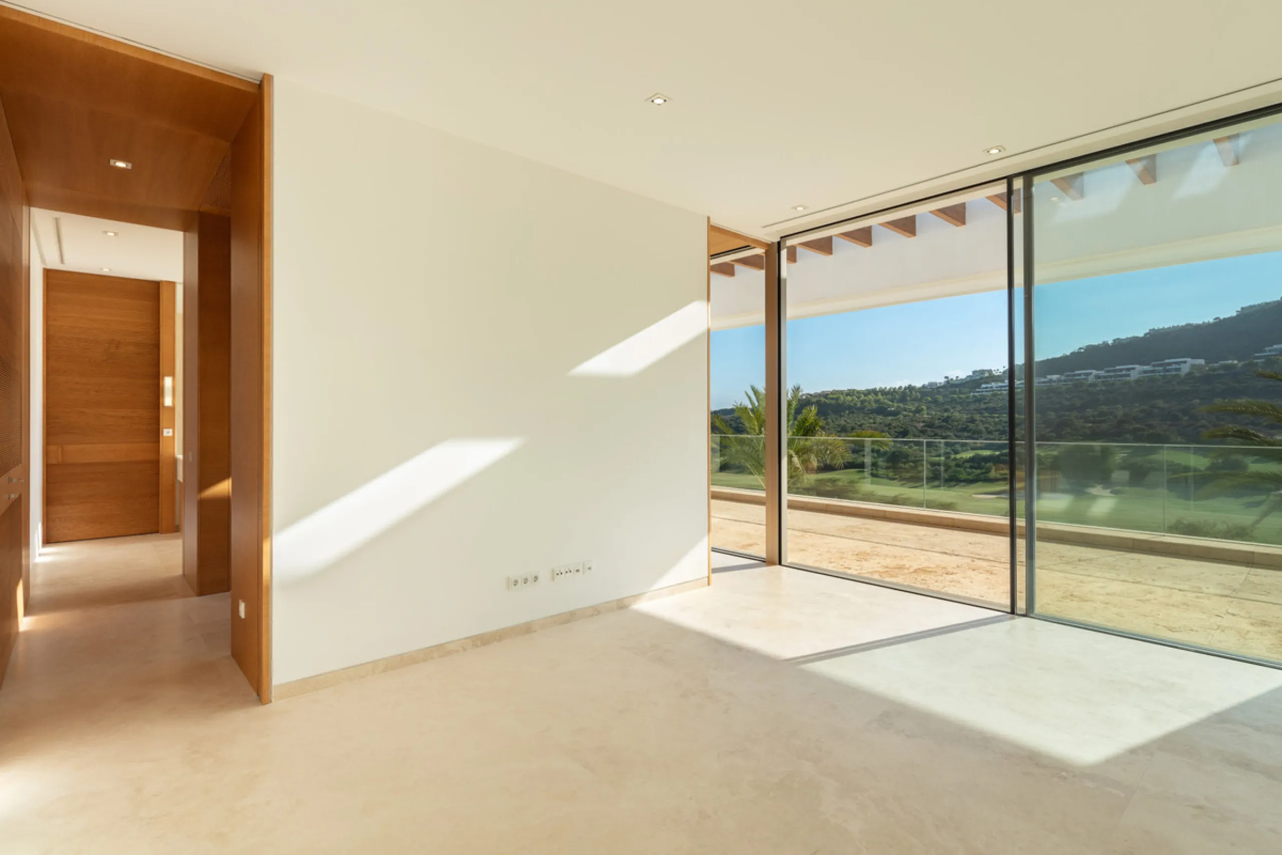 House - Detached Villa в продаже в Casares, Málaga. В доме 5 спален и 7 ванных комнат. Площадь дома 713 м². Площадь участка 1888 м²