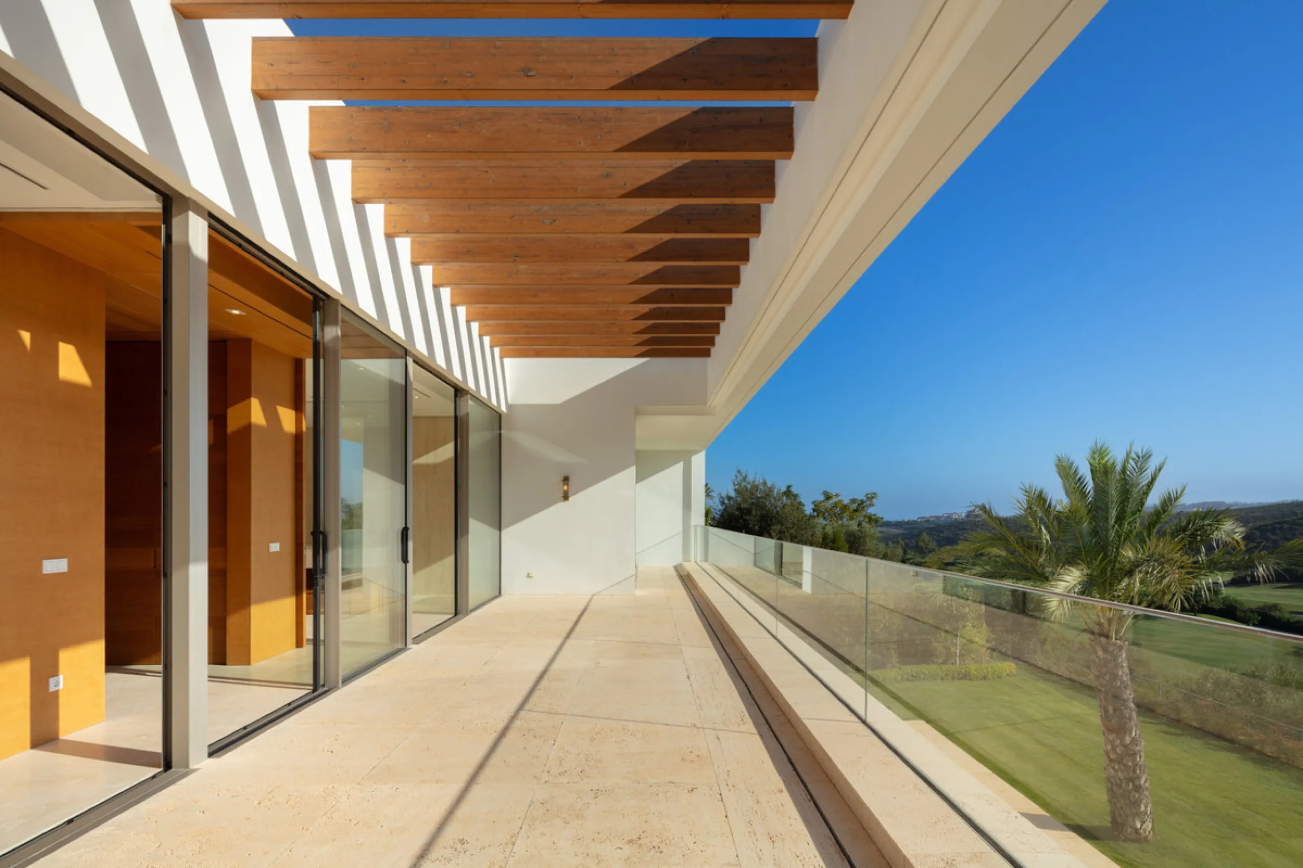 House - Detached Villa в продаже в Casares, Málaga. В доме 5 спален и 7 ванных комнат. Площадь дома 713 м². Площадь участка 1888 м²