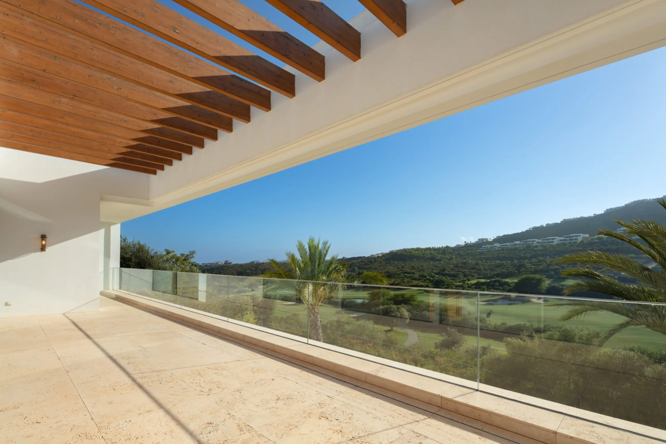House - Detached Villa в продаже в Casares, Málaga. В доме 5 спален и 7 ванных комнат. Площадь дома 713 м². Площадь участка 1888 м²