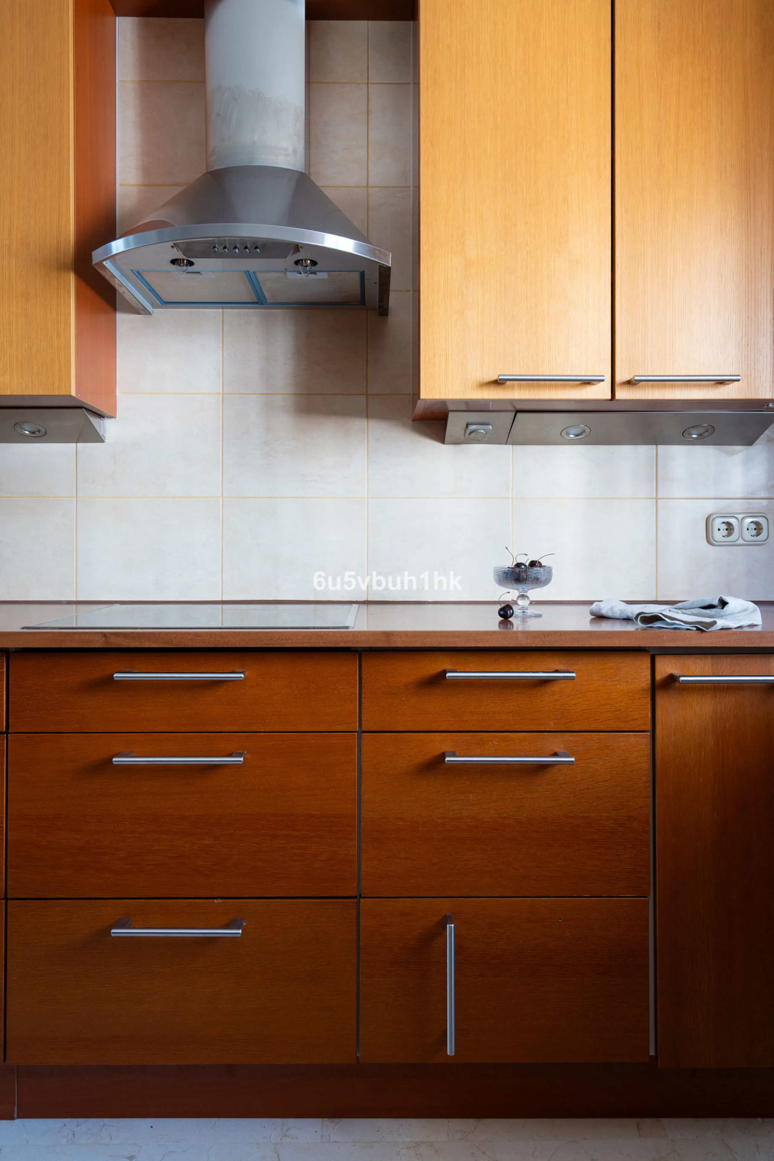 This entire house offers versatile possibilities for personal use, a holiday home, or as an investment opportunity.