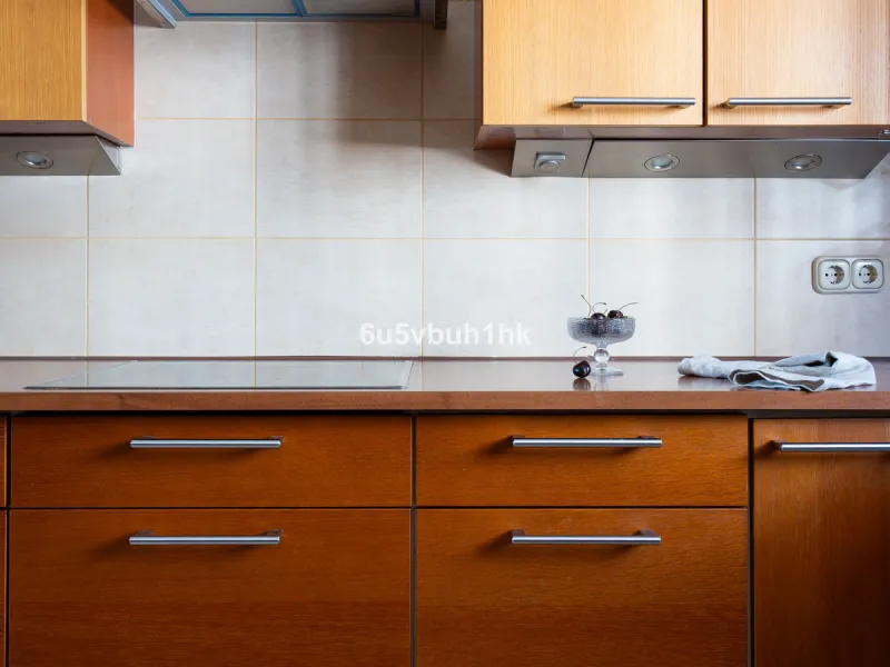 This entire house offers versatile possibilities for personal use, a holiday home, or as an investment opportunity.