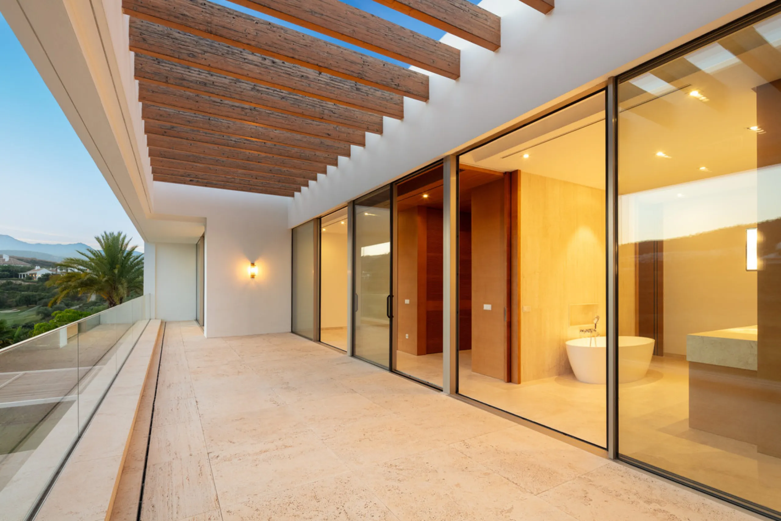 House - Detached Villa в продаже в Casares, Málaga. В доме 5 спален и 7 ванных комнат. Площадь дома 713 м². Площадь участка 1888 м²