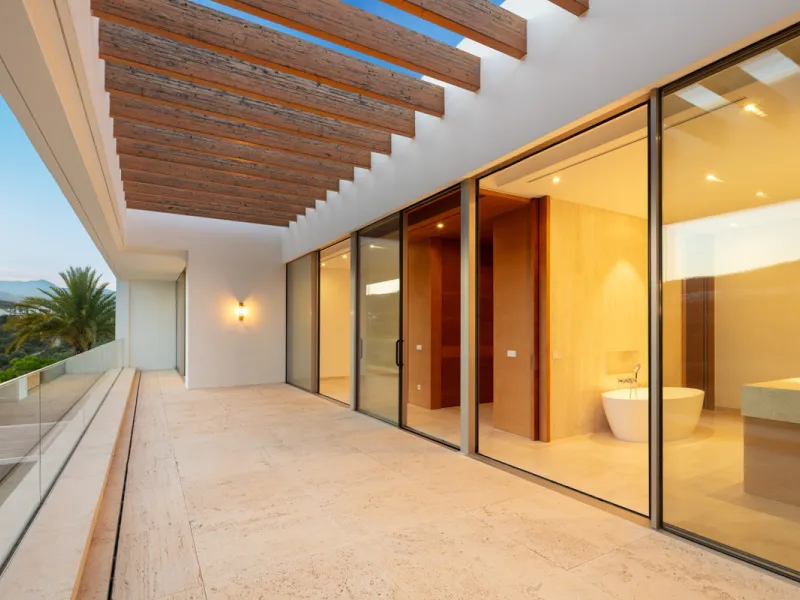 House - Detached Villa в продаже в Casares, Málaga. В доме 5 спален и 7 ванных комнат. Площадь дома 713 м². Площадь участка 1888 м²