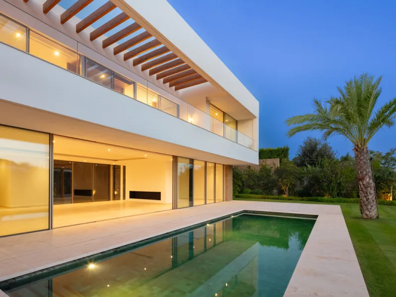 House - Detached Villa в продаже в Casares, Málaga. В доме 5 спален и 7 ванных комнат. Площадь дома 713 м². Площадь участка 1888 м²