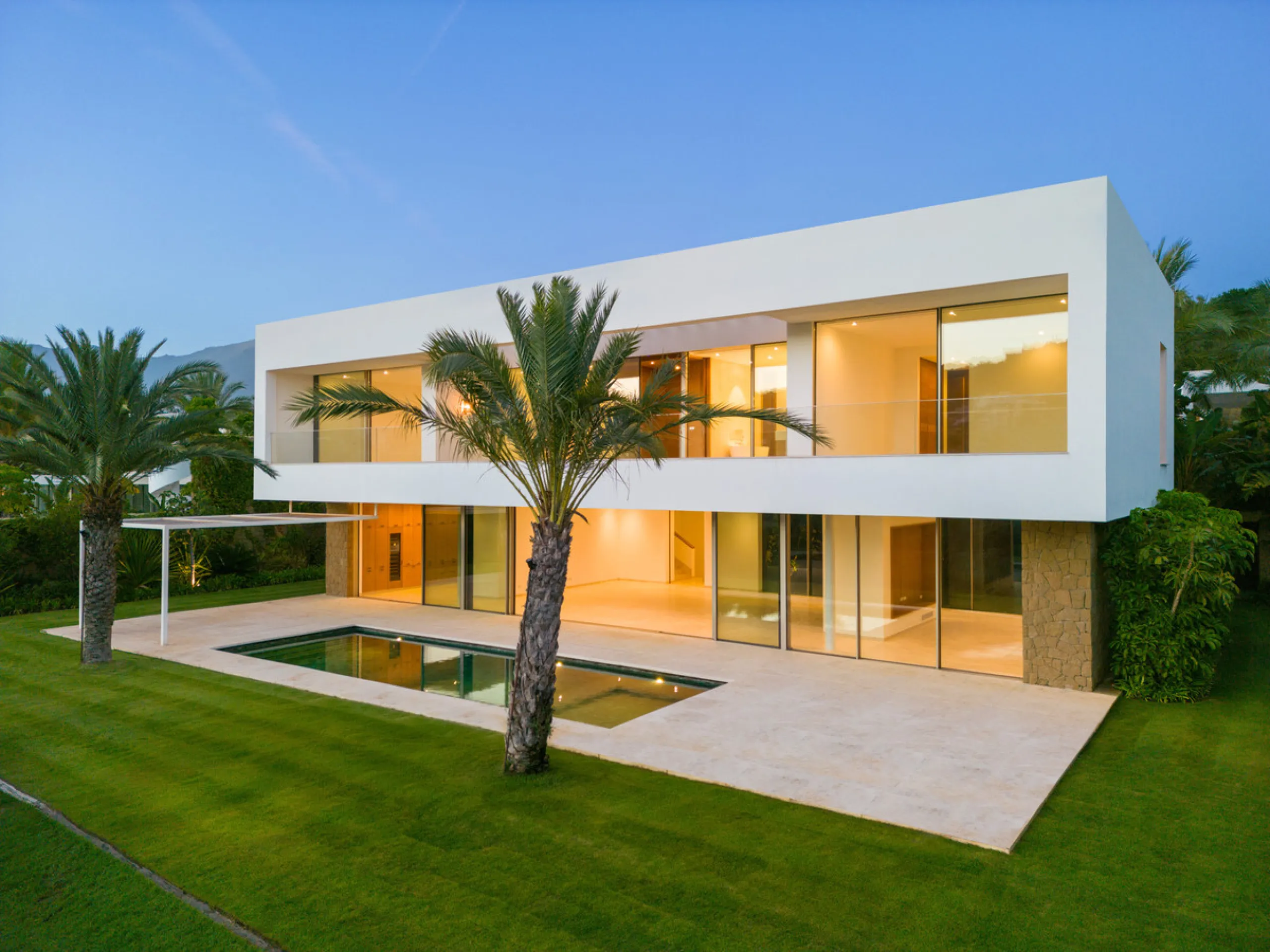 House - Detached Villa в продаже в Casares, Málaga. В доме 5 спален и 7 ванных комнат. Площадь дома 713 м². Площадь участка 1888 м²