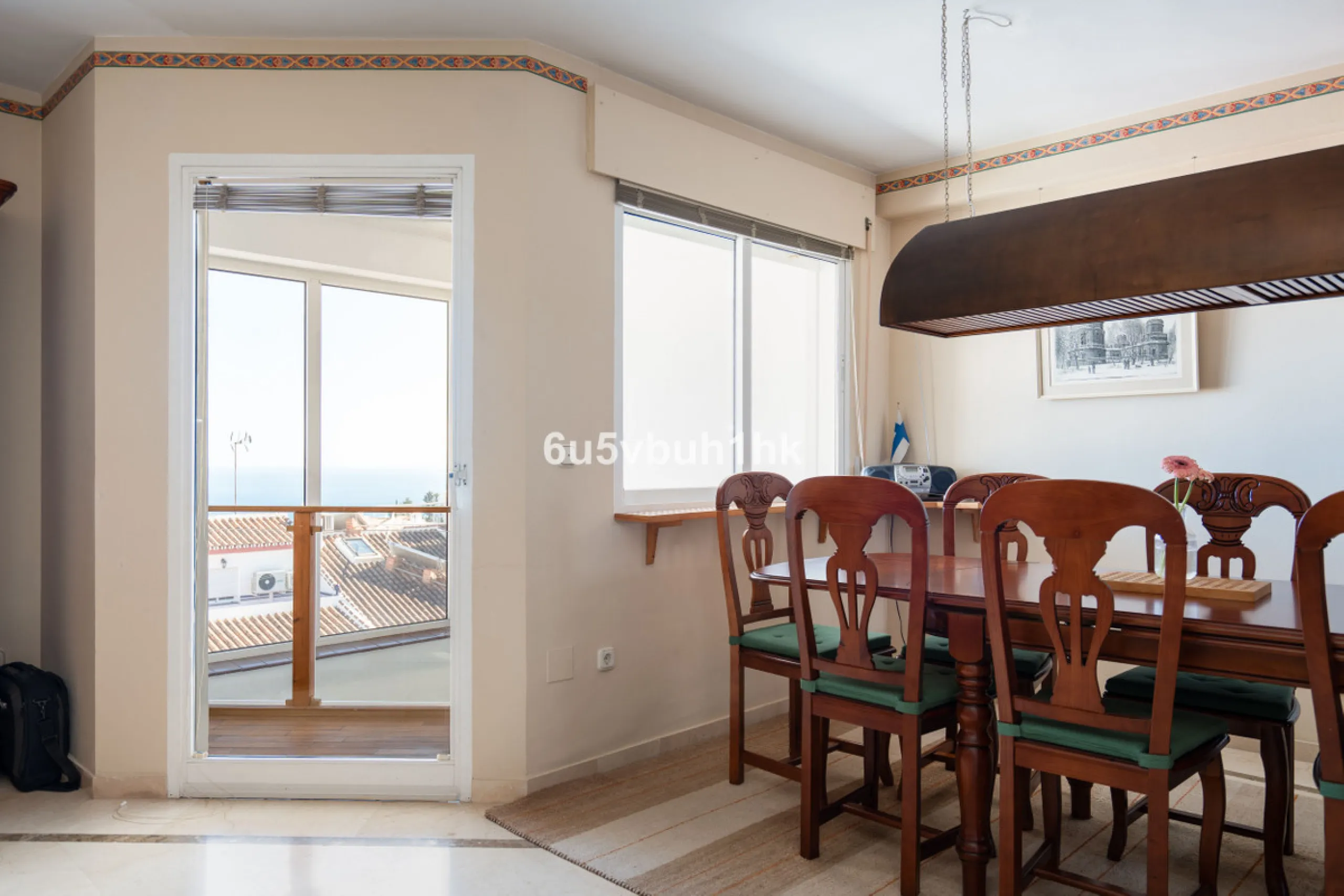 This entire house offers versatile possibilities for personal use, a holiday home, or as an investment opportunity.