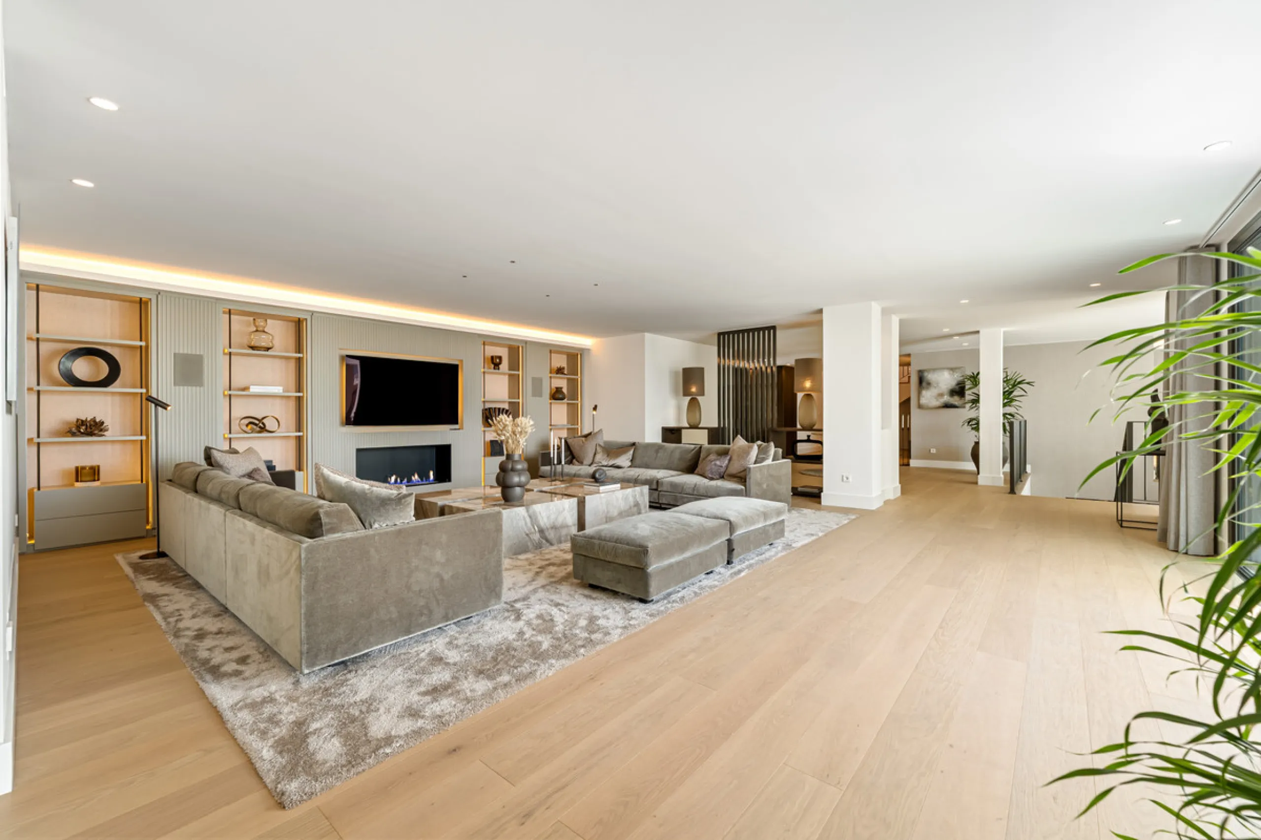 Villa Rocío is a fully renovated Andalusian-style residence located in Rocío de Nagüeles on Marbella's prestigious Golden Mile. Set on a 1,965m² south-facing plot beneath La Concha, the property enjoys open views of the Mediterranean. Modernised in 2025, 
