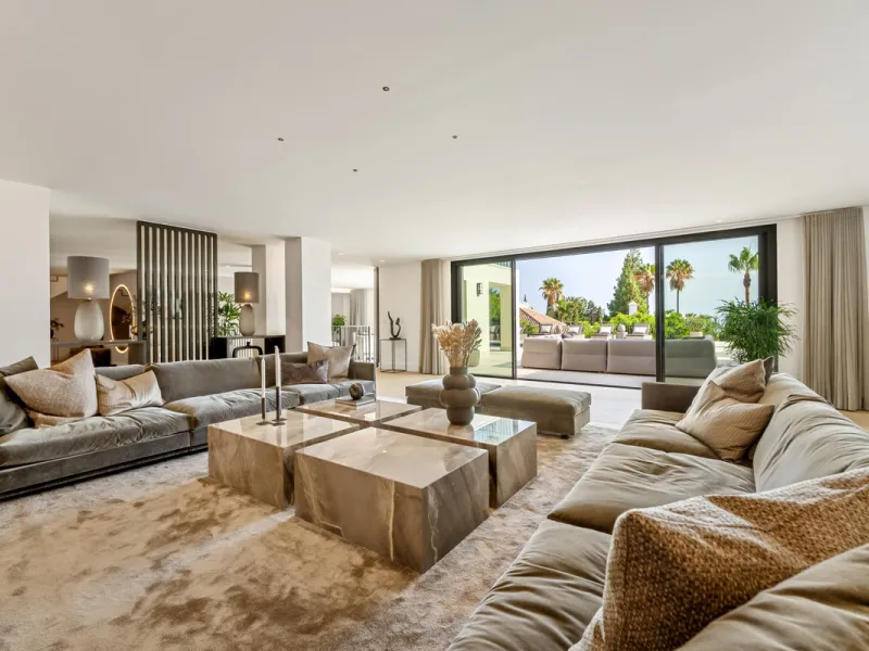 Villa Rocío is a fully renovated Andalusian-style residence located in Rocío de Nagüeles on Marbella's prestigious Golden Mile. Set on a 1,965m² south-facing plot beneath La Concha, the property enjoys open views of the Mediterranean. Modernised in 2025, 