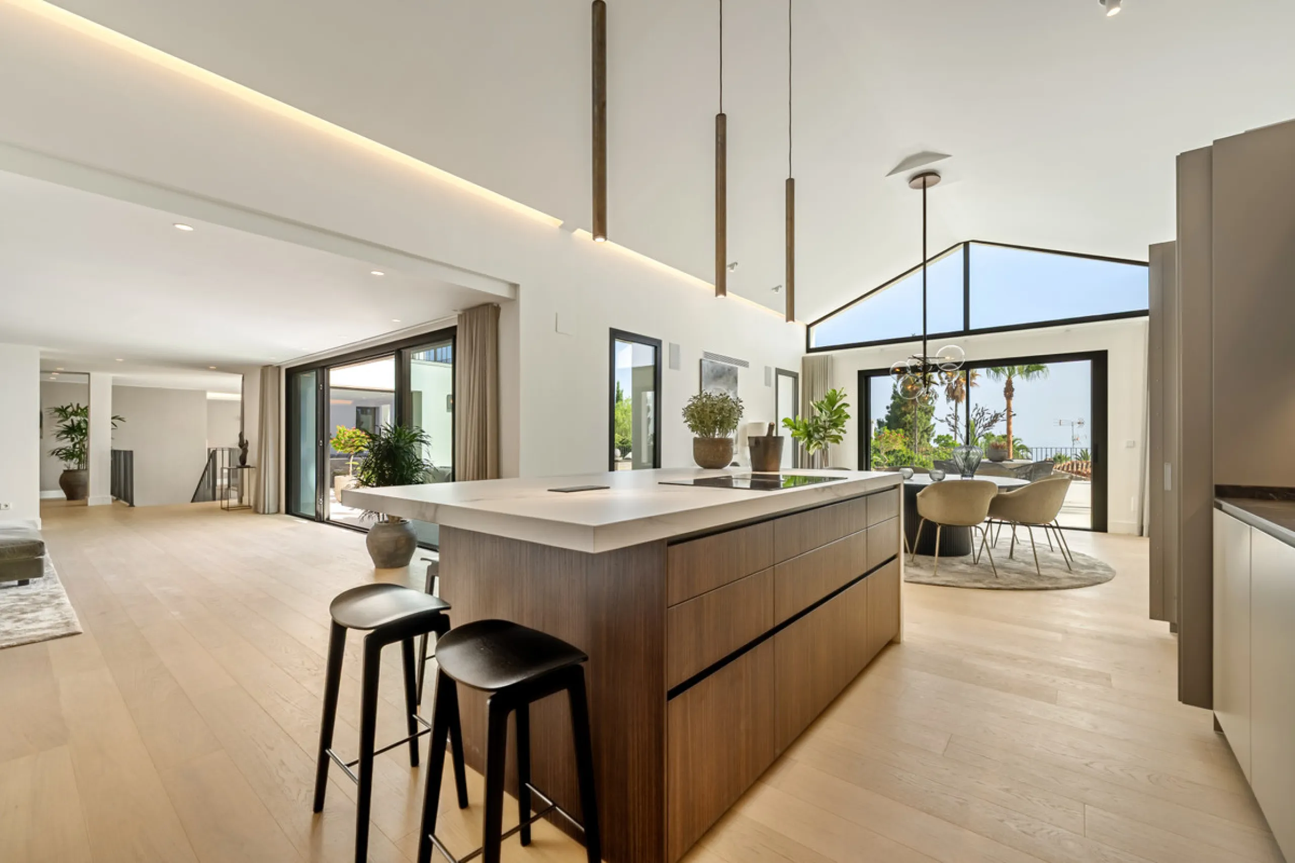 Villa Rocío is a fully renovated Andalusian-style residence located in Rocío de Nagüeles on Marbella's prestigious Golden Mile. Set on a 1,965m² south-facing plot beneath La Concha, the property enjoys open views of the Mediterranean. Modernised in 2025, 