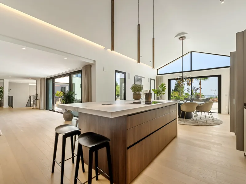 Villa Rocío is a fully renovated Andalusian-style residence located in Rocío de Nagüeles on Marbella's prestigious Golden Mile. Set on a 1,965m² south-facing plot beneath La Concha, the property enjoys open views of the Mediterranean. Modernised in 2025, 