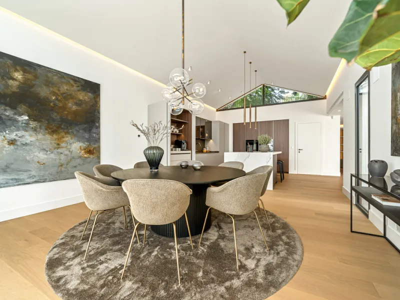 Villa Rocío is a fully renovated Andalusian-style residence located in Rocío de Nagüeles on Marbella's prestigious Golden Mile. Set on a 1,965m² south-facing plot beneath La Concha, the property enjoys open views of the Mediterranean. Modernised in 2025, 