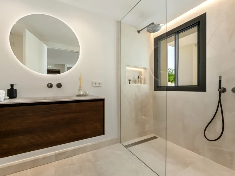 Villa Rocío is a fully renovated Andalusian-style residence located in Rocío de Nagüeles on Marbella's prestigious Golden Mile. Set on a 1,965m² south-facing plot beneath La Concha, the property enjoys open views of the Mediterranean. Modernised in 2025, 