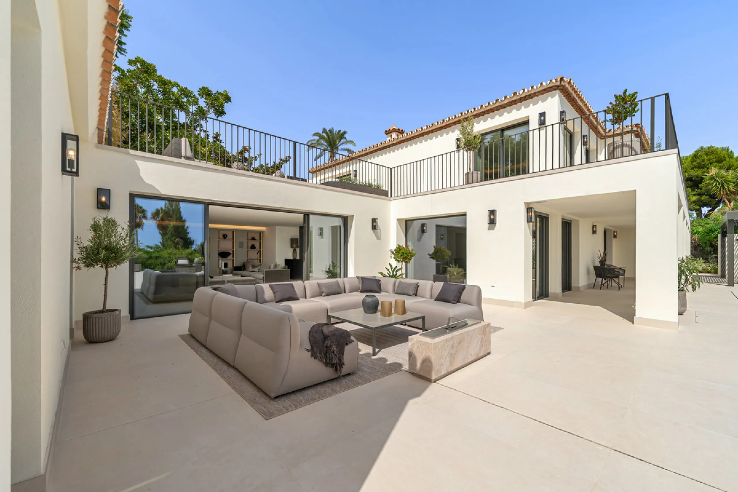Villa Rocío is a fully renovated Andalusian-style residence located in Rocío de Nagüeles on Marbella's prestigious Golden Mile. Set on a 1,965m² south-facing plot beneath La Concha, the property enjoys open views of the Mediterranean. Modernised in 2025, 