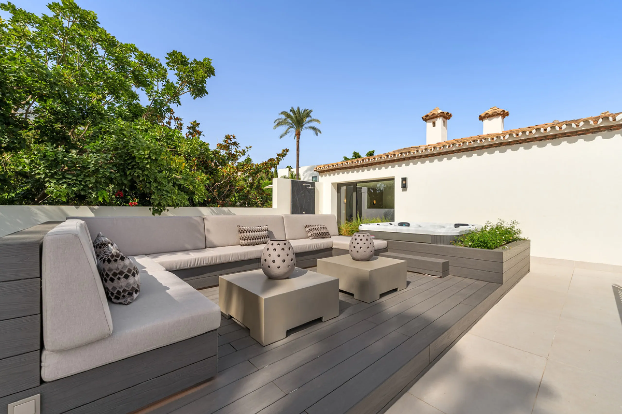 Villa Rocío is a fully renovated Andalusian-style residence located in Rocío de Nagüeles on Marbella's prestigious Golden Mile. Set on a 1,965m² south-facing plot beneath La Concha, the property enjoys open views of the Mediterranean. Modernised in 2025, 