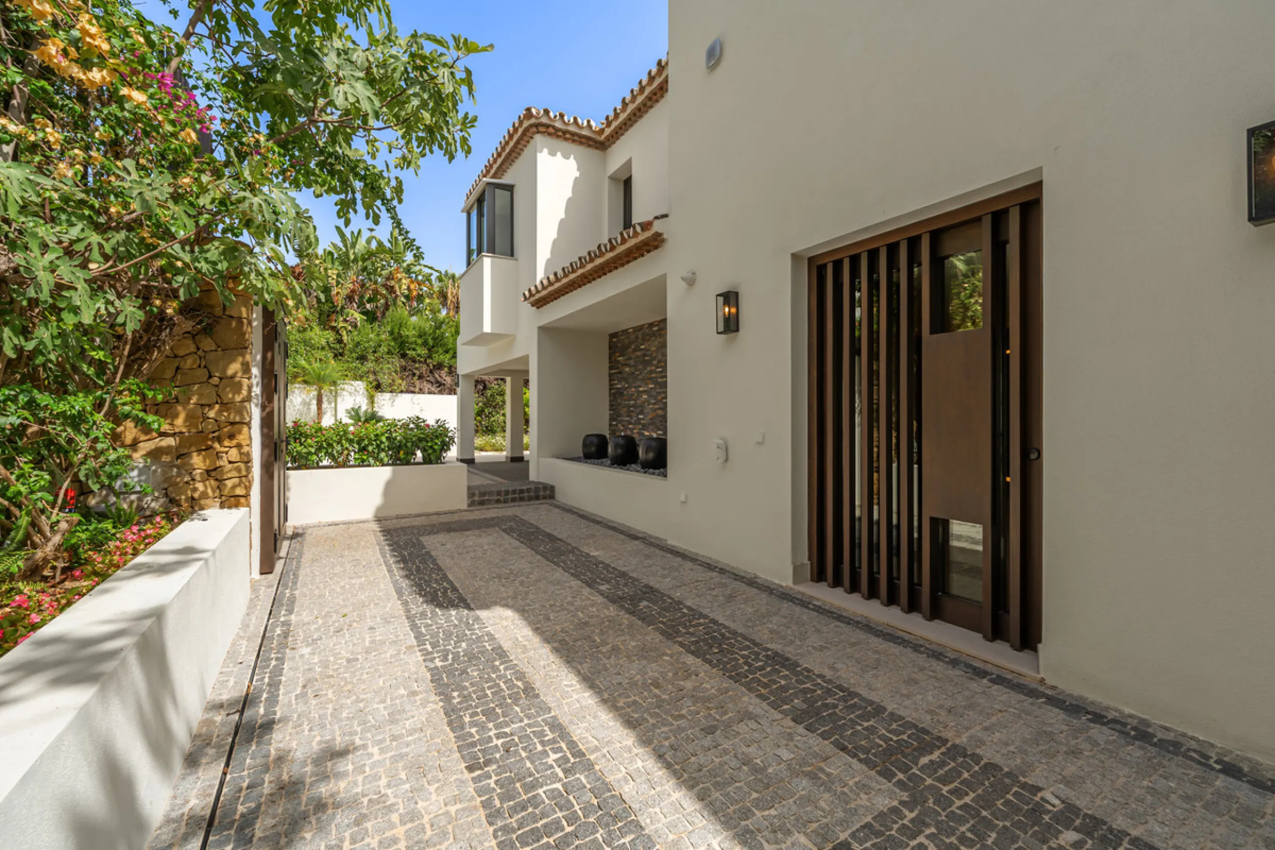 Villa Rocío is a fully renovated Andalusian-style residence located in Rocío de Nagüeles on Marbella's prestigious Golden Mile. Set on a 1,965m² south-facing plot beneath La Concha, the property enjoys open views of the Mediterranean. Modernised in 2025, 
