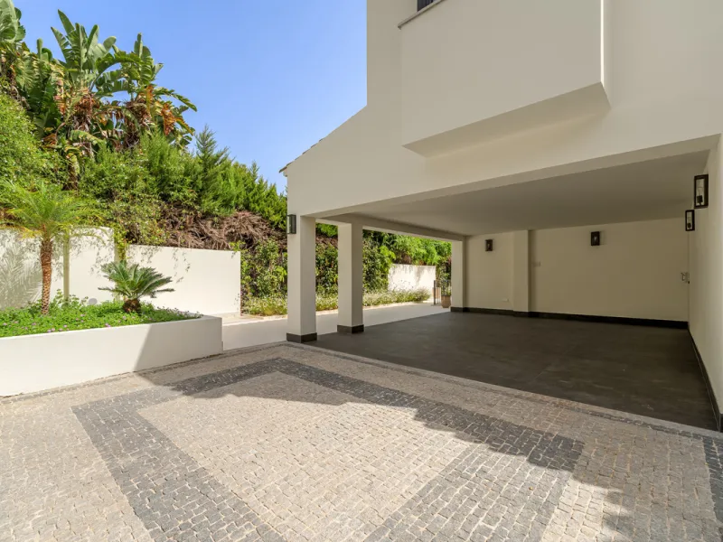 Villa Rocío is a fully renovated Andalusian-style residence located in Rocío de Nagüeles on Marbella's prestigious Golden Mile. Set on a 1,965m² south-facing plot beneath La Concha, the property enjoys open views of the Mediterranean. Modernised in 2025, 