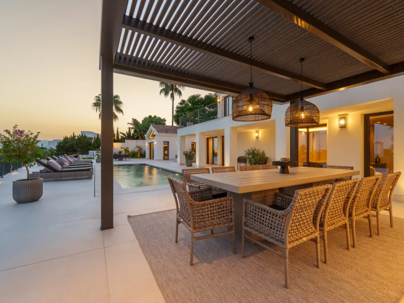 Villa Rocío is a fully renovated Andalusian-style residence located in Rocío de Nagüeles on Marbella's prestigious Golden Mile. Set on a 1,965m² south-facing plot beneath La Concha, the property enjoys open views of the Mediterranean. Modernised in 2025, 