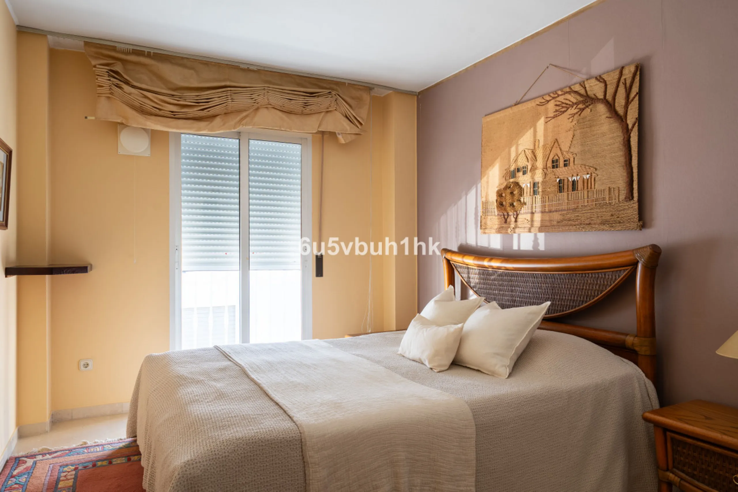 This entire house offers versatile possibilities for personal use, a holiday home, or as an investment opportunity.