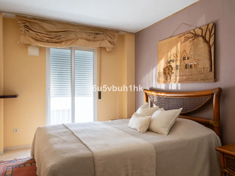 This entire house offers versatile possibilities for personal use, a holiday home, or as an investment opportunity.