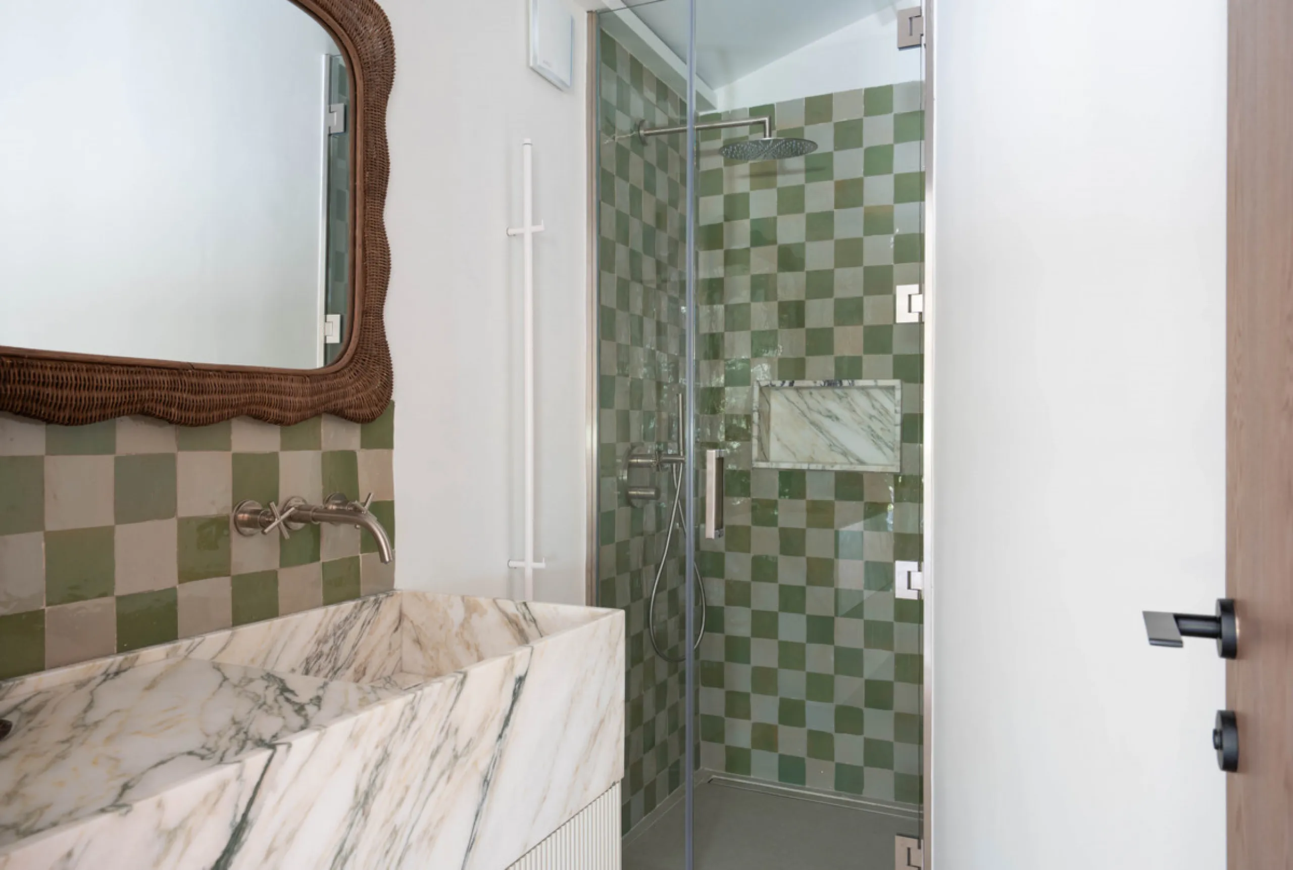 House - Semi-Detached House в продаже в Marbella, Málaga. В доме 3 спален и 4 ванных комнат. Площадь дома 194 м². Площадь участка 201 м²