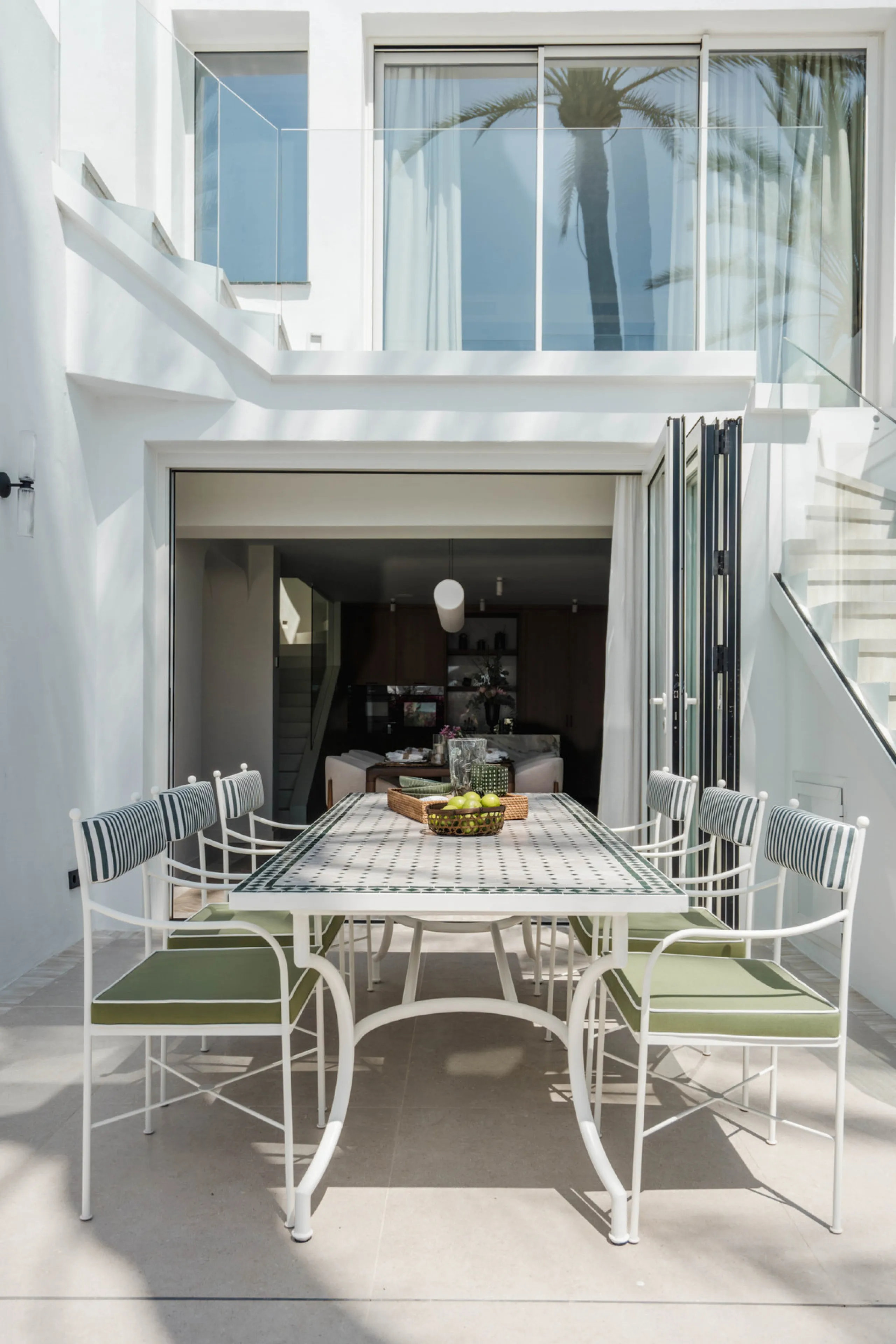 House - Semi-Detached House в продаже в Marbella, Málaga. В доме 3 спален и 4 ванных комнат. Площадь дома 194 м². Площадь участка 201 м²