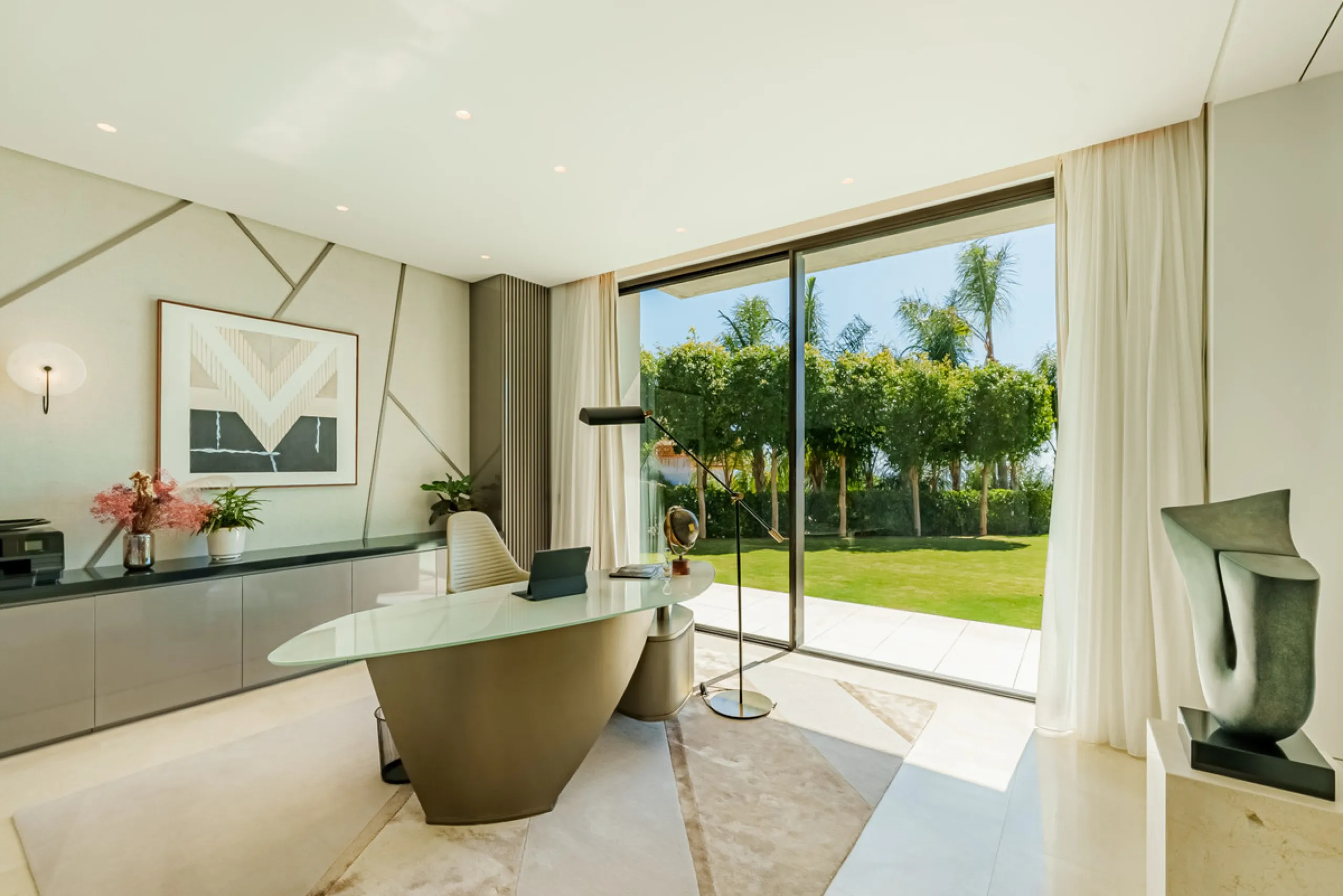 Zeitgenössische Villa mit Panoramablick auf das Mittelmeer in La Quinta, Benahavís