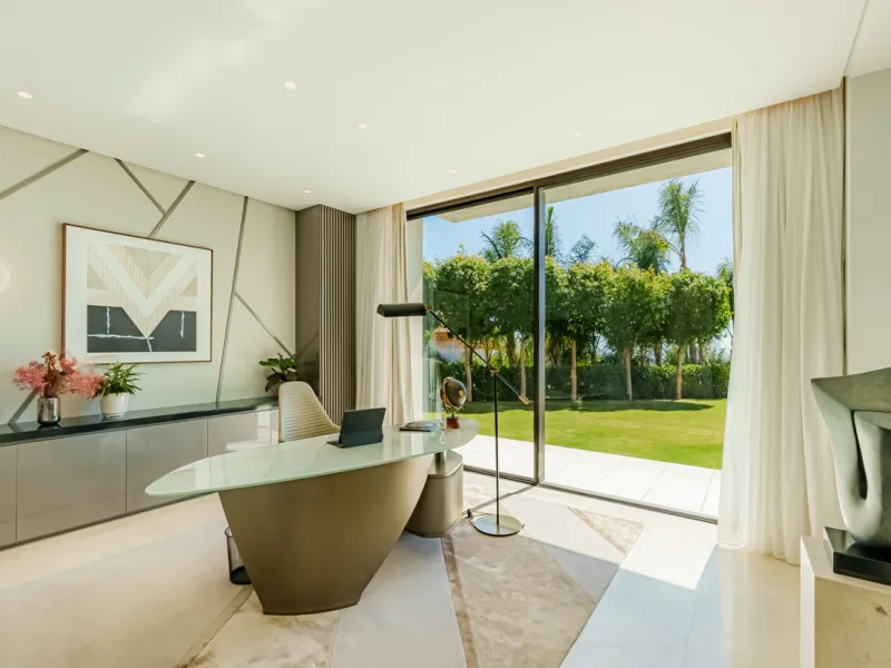 Zeitgenössische Villa mit Panoramablick auf das Mittelmeer in La Quinta, Benahavís