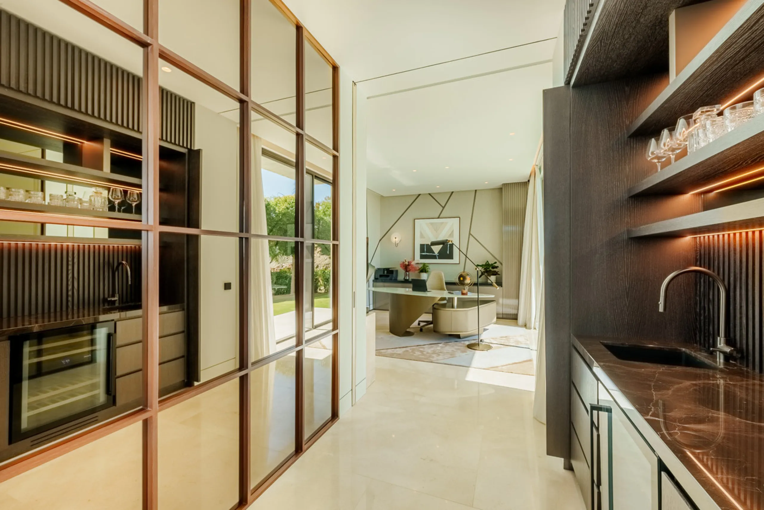 Zeitgenössische Villa mit Panoramablick auf das Mittelmeer in La Quinta, Benahavís