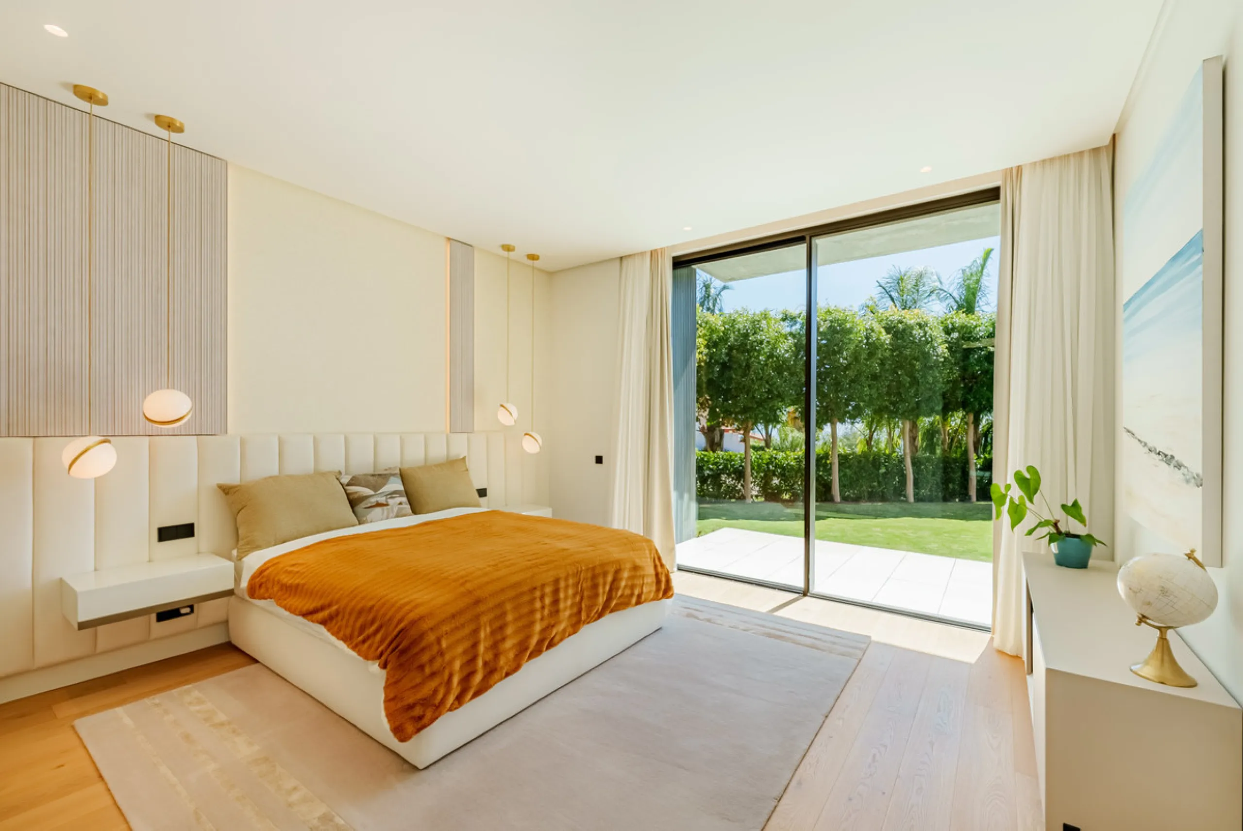 Zeitgenössische Villa mit Panoramablick auf das Mittelmeer in La Quinta, Benahavís