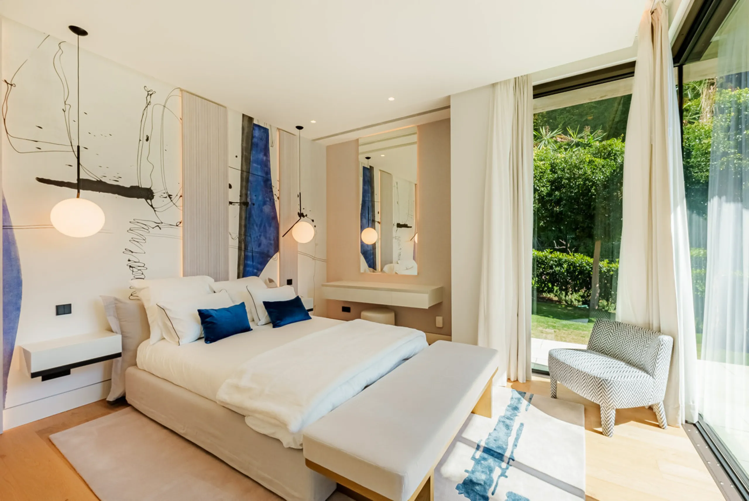 Zeitgenössische Villa mit Panoramablick auf das Mittelmeer in La Quinta, Benahavís
