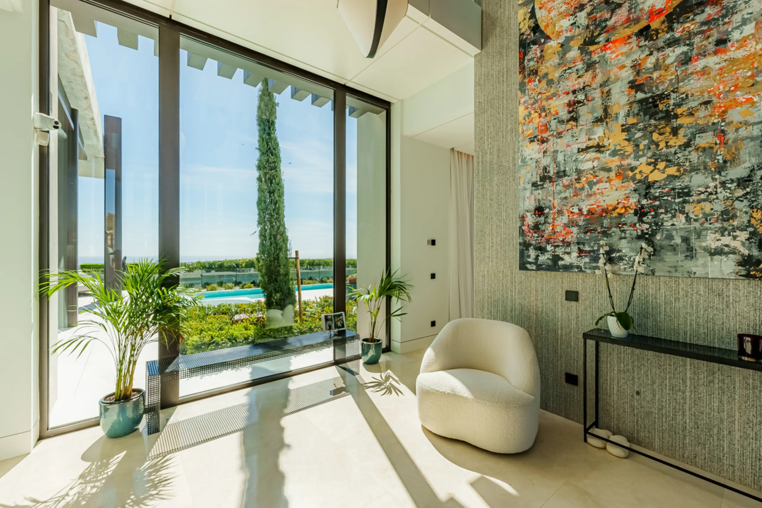 Zeitgenössische Villa mit Panoramablick auf das Mittelmeer in La Quinta, Benahavís
