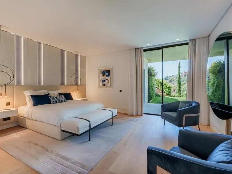 Zeitgenössische Villa mit Panoramablick auf das Mittelmeer in La Quinta, Benahavís