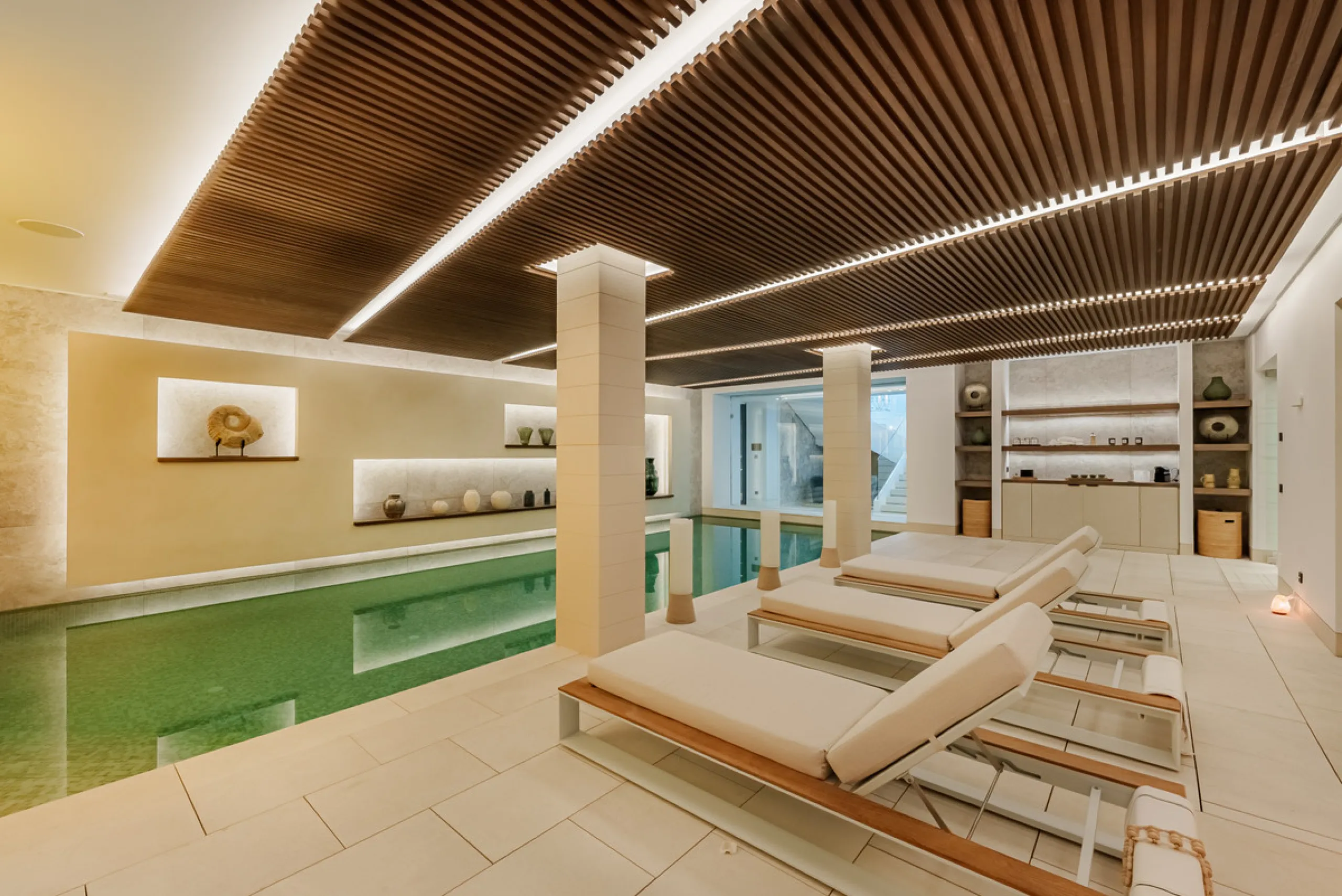 Zeitgenössische Villa mit Panoramablick auf das Mittelmeer in La Quinta, Benahavís