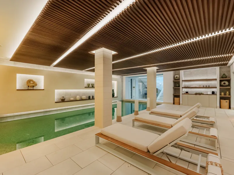 Zeitgenössische Villa mit Panoramablick auf das Mittelmeer in La Quinta, Benahavís