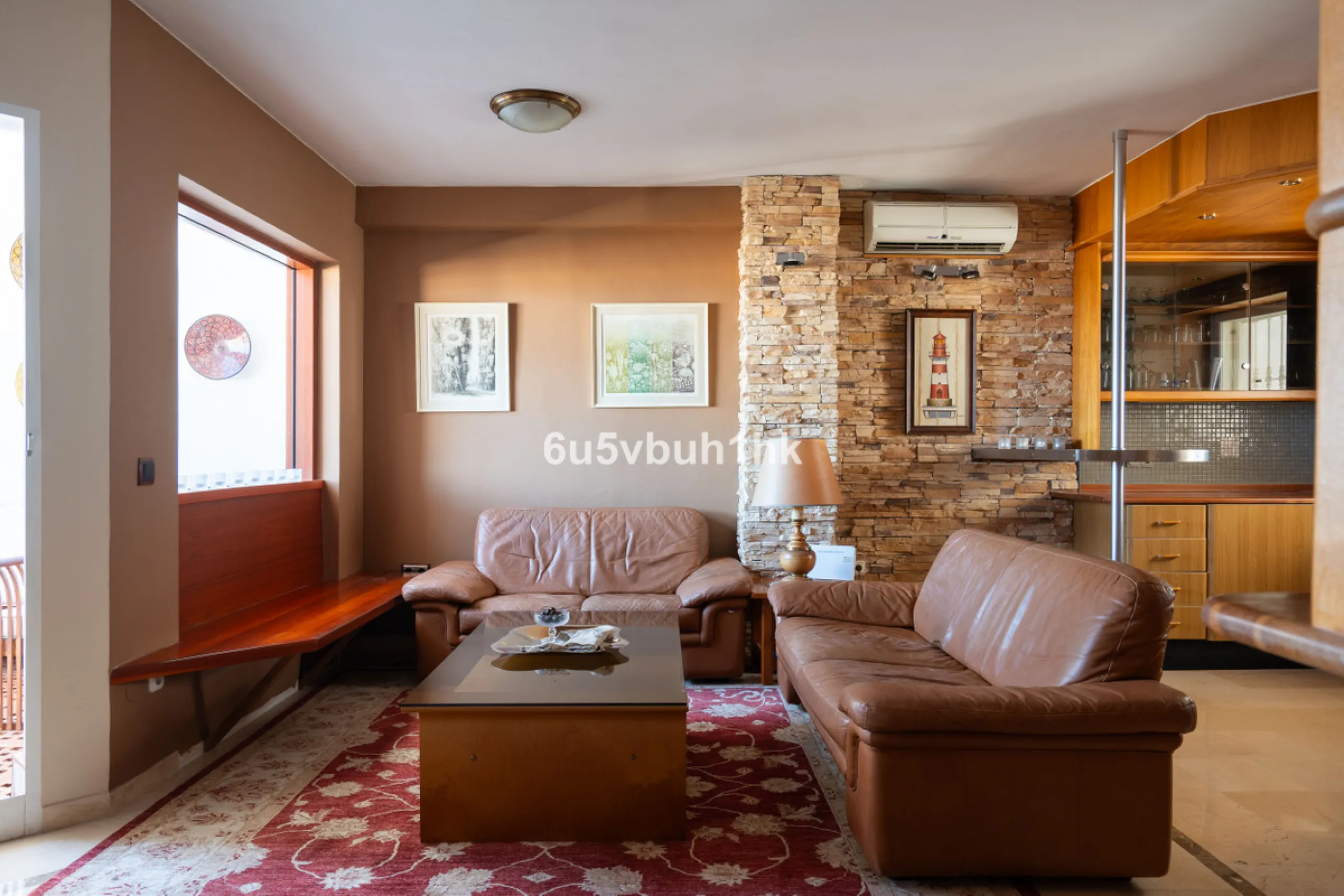This entire house offers versatile possibilities for personal use, a holiday home, or as an investment opportunity.