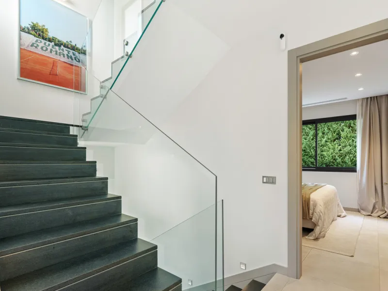 Located in the sought-after area of Nueva Andalucía, just minutes from Puerto Banús, Villa Jardin is a beautifully presented contemporary villa combining style, comfort, and functionality. The home features open-plan living areas with large sliding doors 