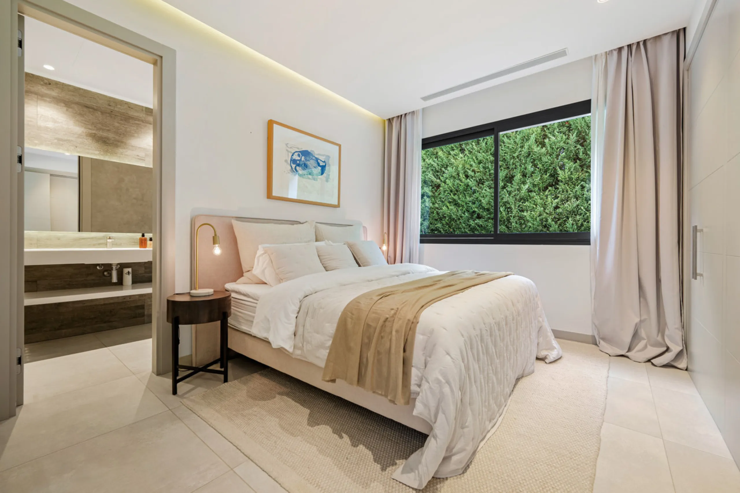 Located in the sought-after area of Nueva Andalucía, just minutes from Puerto Banús, Villa Jardin is a beautifully presented contemporary villa combining style, comfort, and functionality. The home features open-plan living areas with large sliding doors 