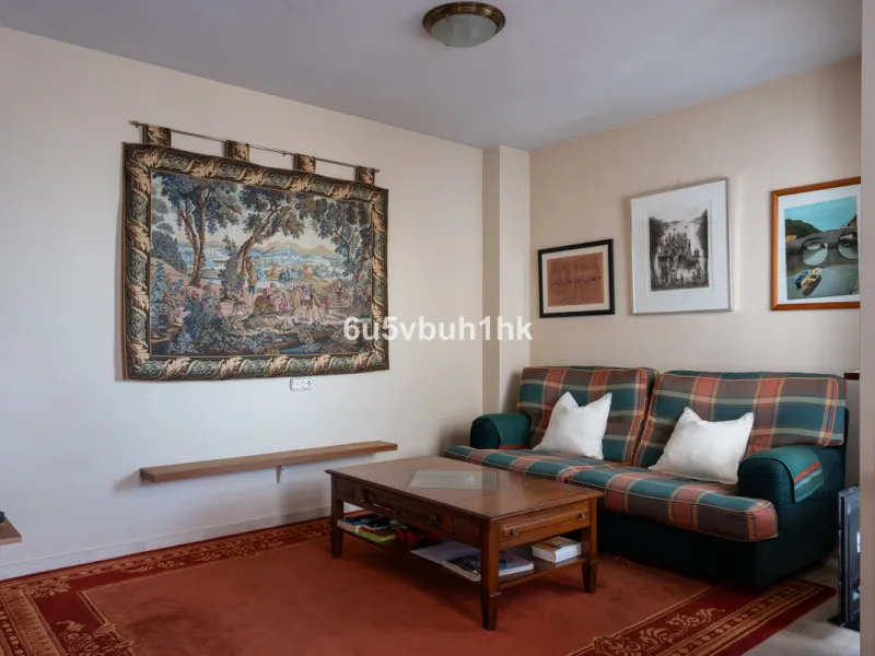 This entire house offers versatile possibilities for personal use, a holiday home, or as an investment opportunity.