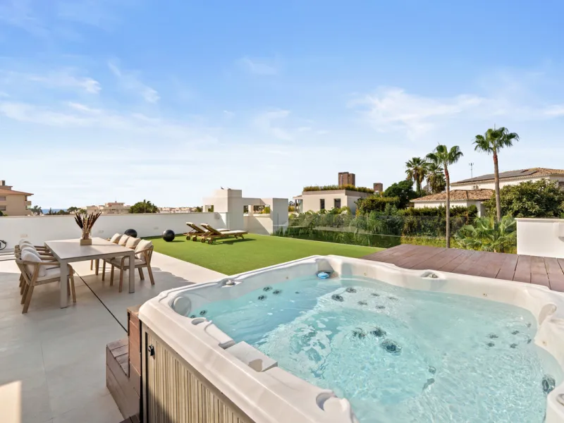 Located in the sought-after area of Nueva Andalucía, just minutes from Puerto Banús, Villa Jardin is a beautifully presented contemporary villa combining style, comfort, and functionality. The home features open-plan living areas with large sliding doors 