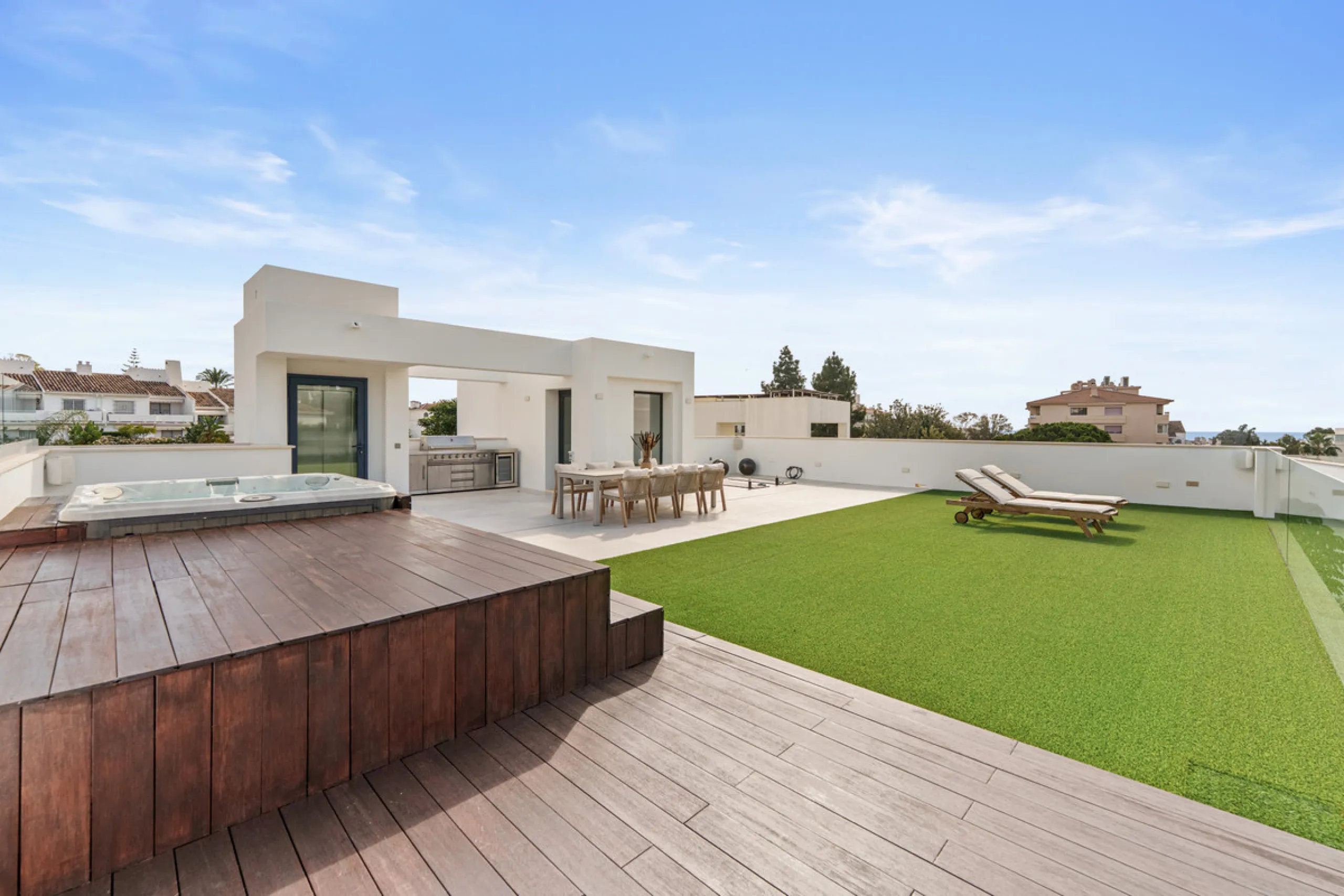 Located in the sought-after area of Nueva Andalucía, just minutes from Puerto Banús, Villa Jardin is a beautifully presented contemporary villa combining style, comfort, and functionality. The home features open-plan living areas with large sliding doors 