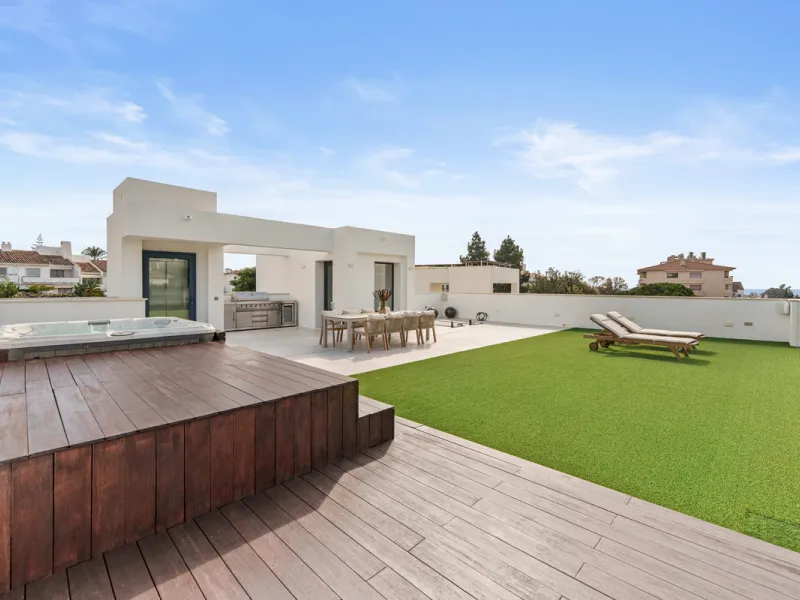 Located in the sought-after area of Nueva Andalucía, just minutes from Puerto Banús, Villa Jardin is a beautifully presented contemporary villa combining style, comfort, and functionality. The home features open-plan living areas with large sliding doors 