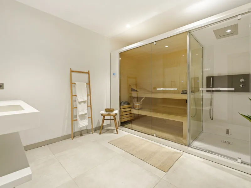 Located in the sought-after area of Nueva Andalucía, just minutes from Puerto Banús, Villa Jardin is a beautifully presented contemporary villa combining style, comfort, and functionality. The home features open-plan living areas with large sliding doors 