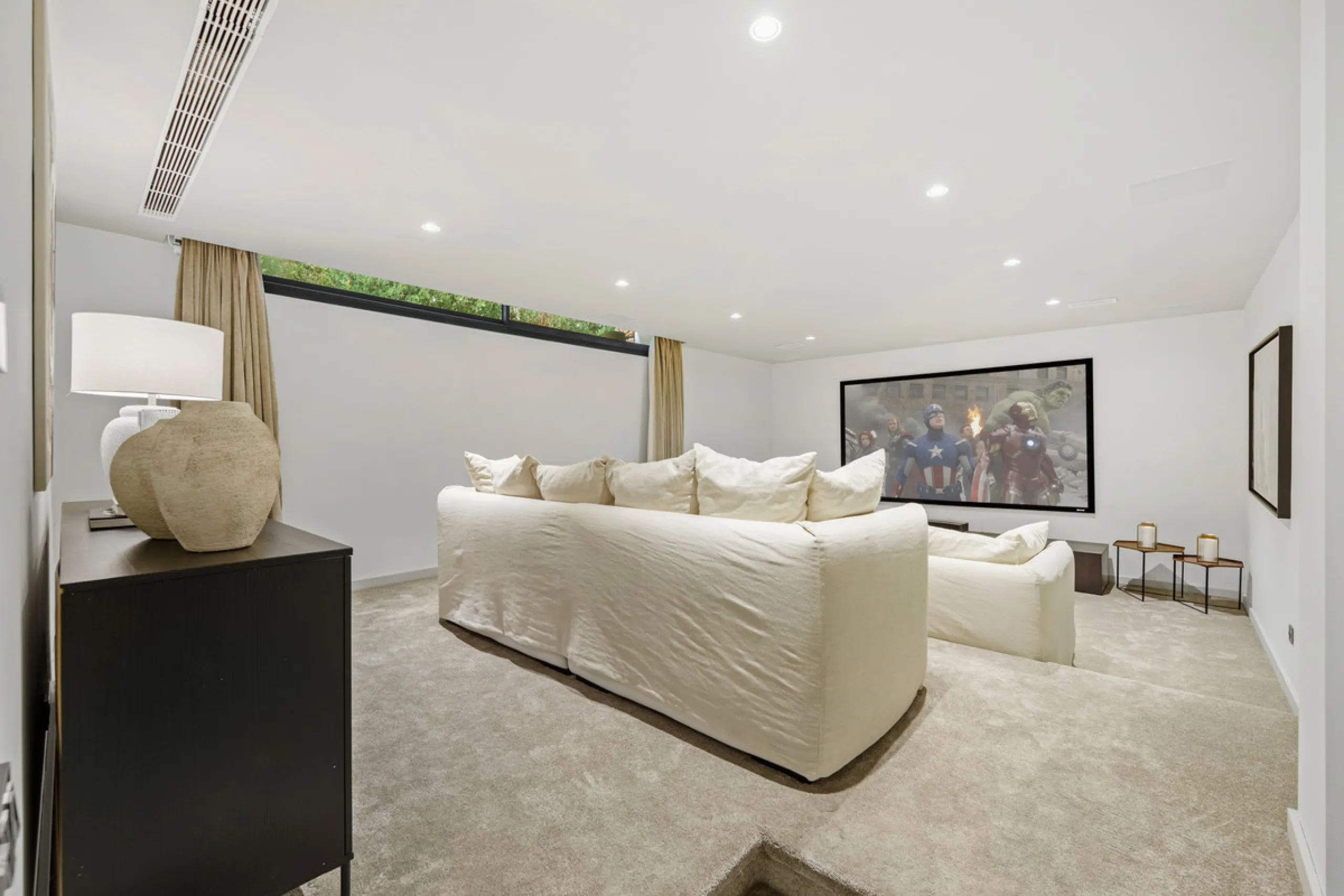 Located in the sought-after area of Nueva Andalucía, just minutes from Puerto Banús, Villa Jardin is a beautifully presented contemporary villa combining style, comfort, and functionality. The home features open-plan living areas with large sliding doors 