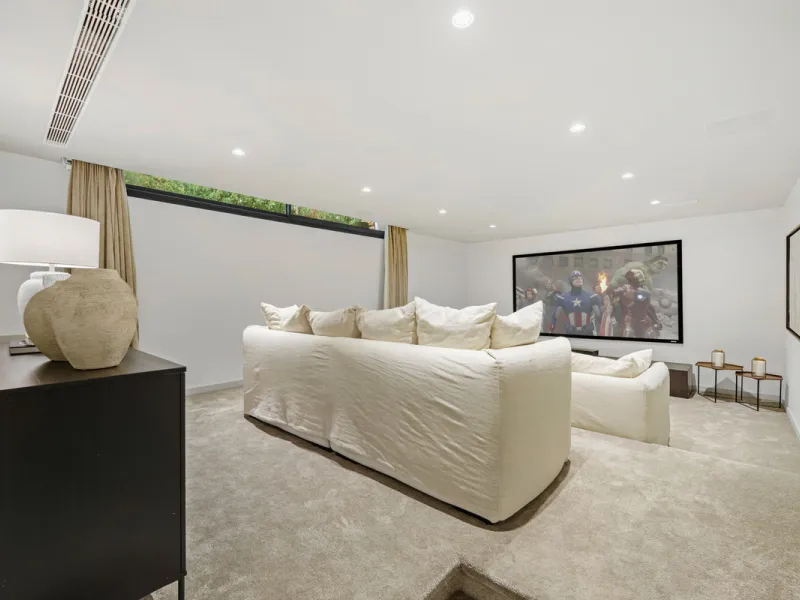 Located in the sought-after area of Nueva Andalucía, just minutes from Puerto Banús, Villa Jardin is a beautifully presented contemporary villa combining style, comfort, and functionality. The home features open-plan living areas with large sliding doors 
