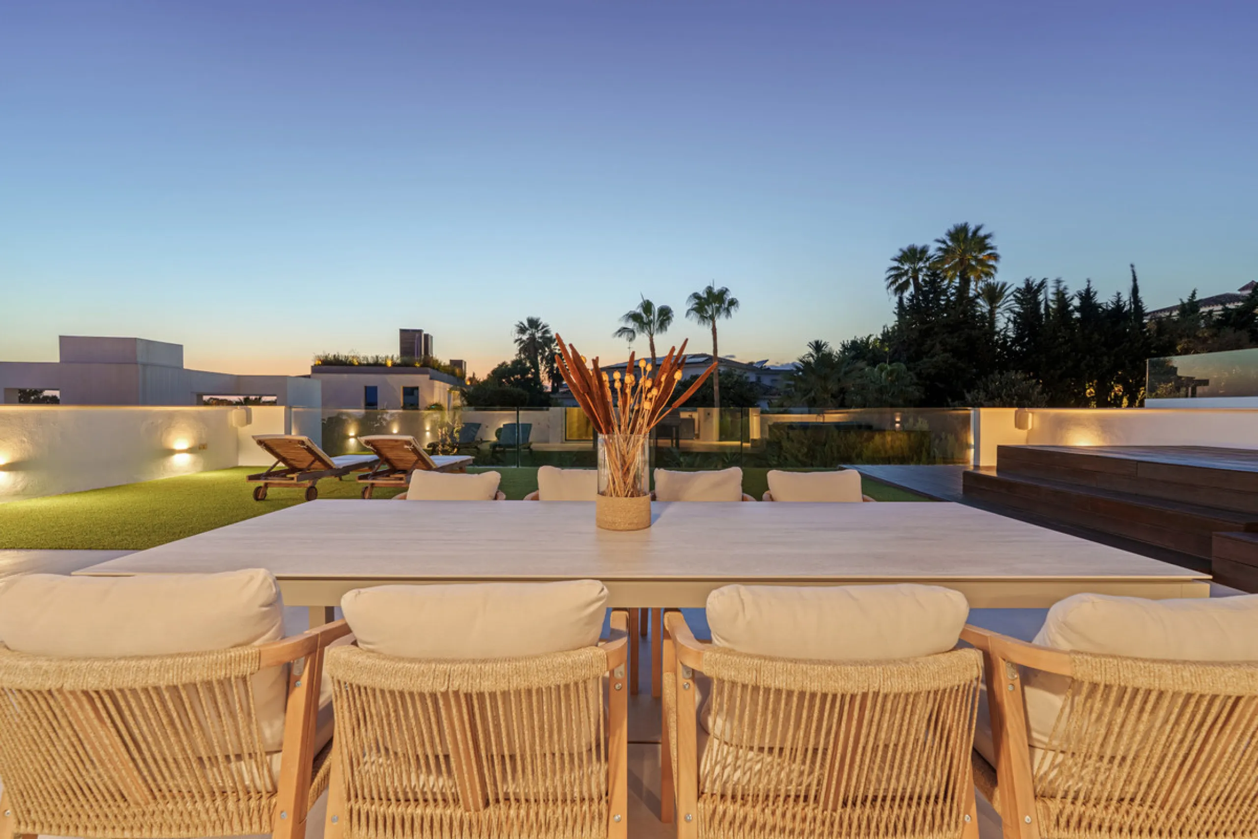 Located in the sought-after area of Nueva Andalucía, just minutes from Puerto Banús, Villa Jardin is a beautifully presented contemporary villa combining style, comfort, and functionality. The home features open-plan living areas with large sliding doors 