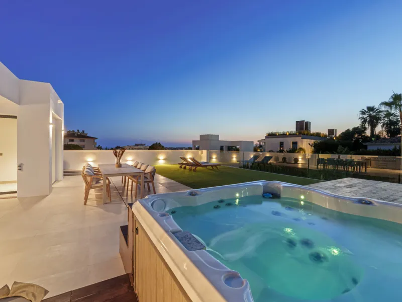 Located in the sought-after area of Nueva Andalucía, just minutes from Puerto Banús, Villa Jardin is a beautifully presented contemporary villa combining style, comfort, and functionality. The home features open-plan living areas with large sliding doors 