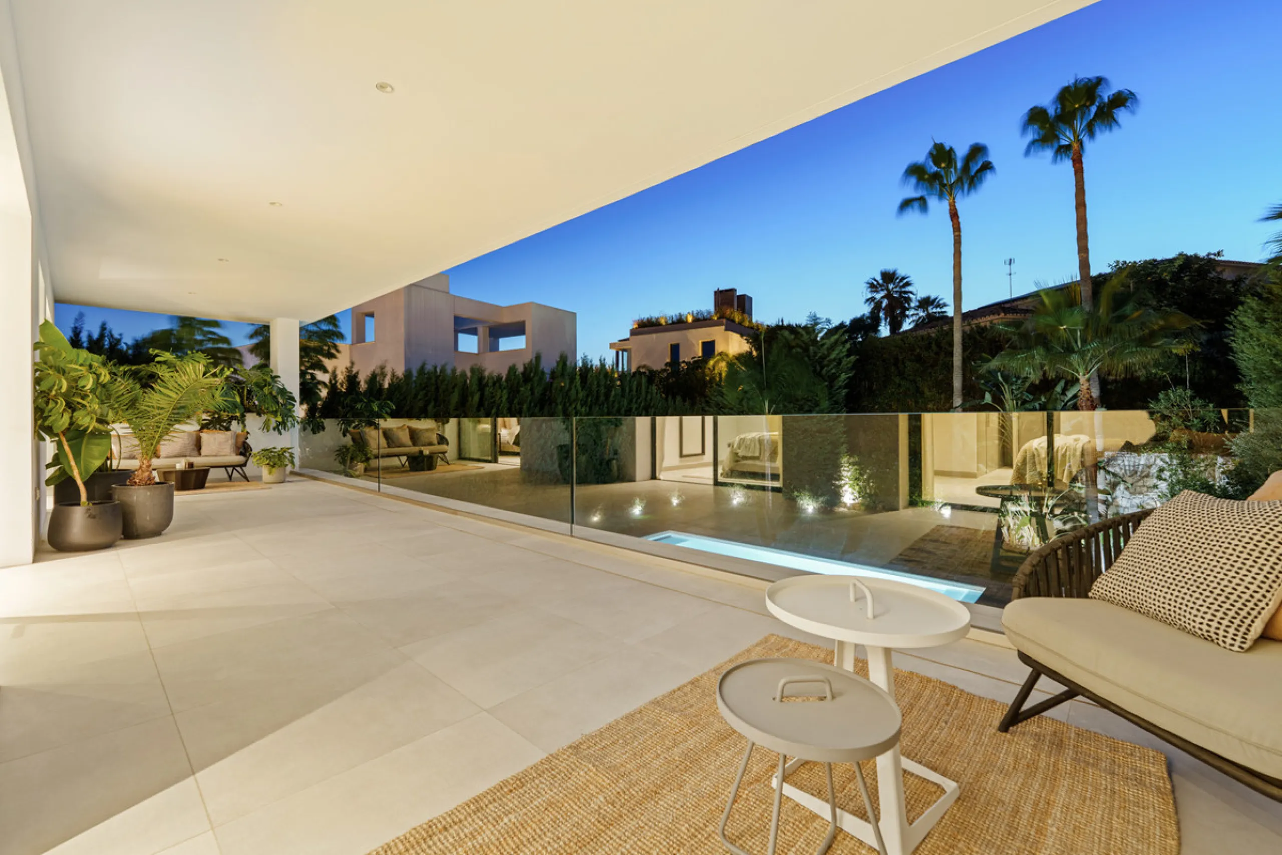 Located in the sought-after area of Nueva Andalucía, just minutes from Puerto Banús, Villa Jardin is a beautifully presented contemporary villa combining style, comfort, and functionality. The home features open-plan living areas with large sliding doors 